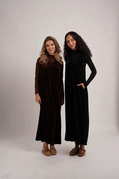 Midi jumper dress — Two women wearing long velvet dresses, one in brown and black, standing together — view 5