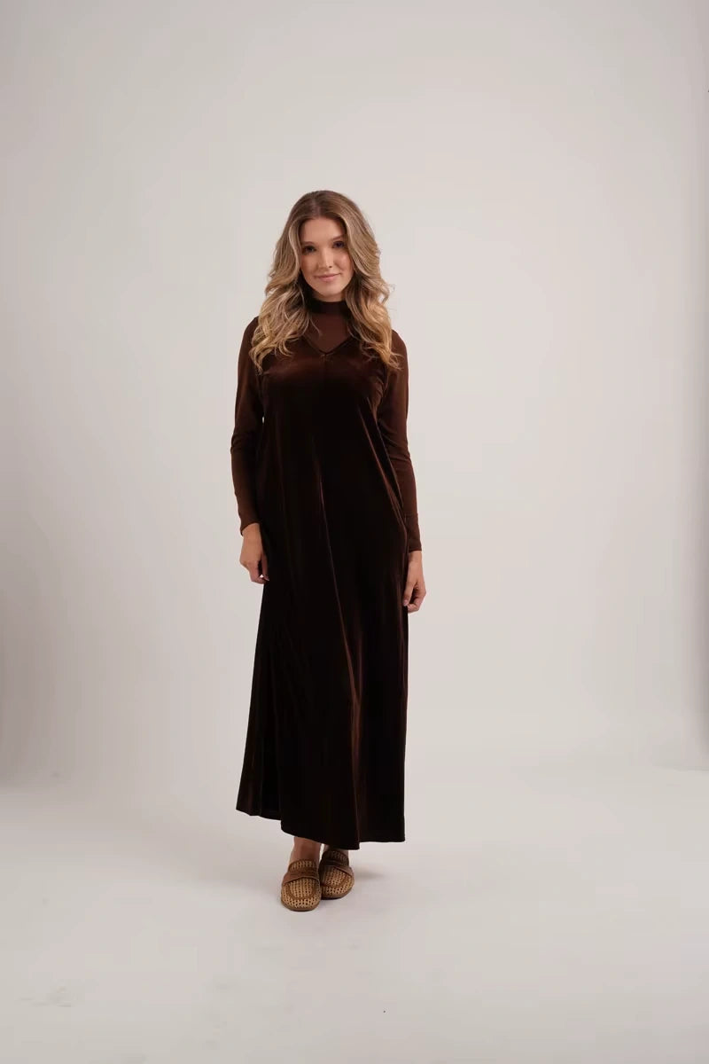 Woman wearing a velvet midi jumper dress with V neck, full length view — 4 — view 8