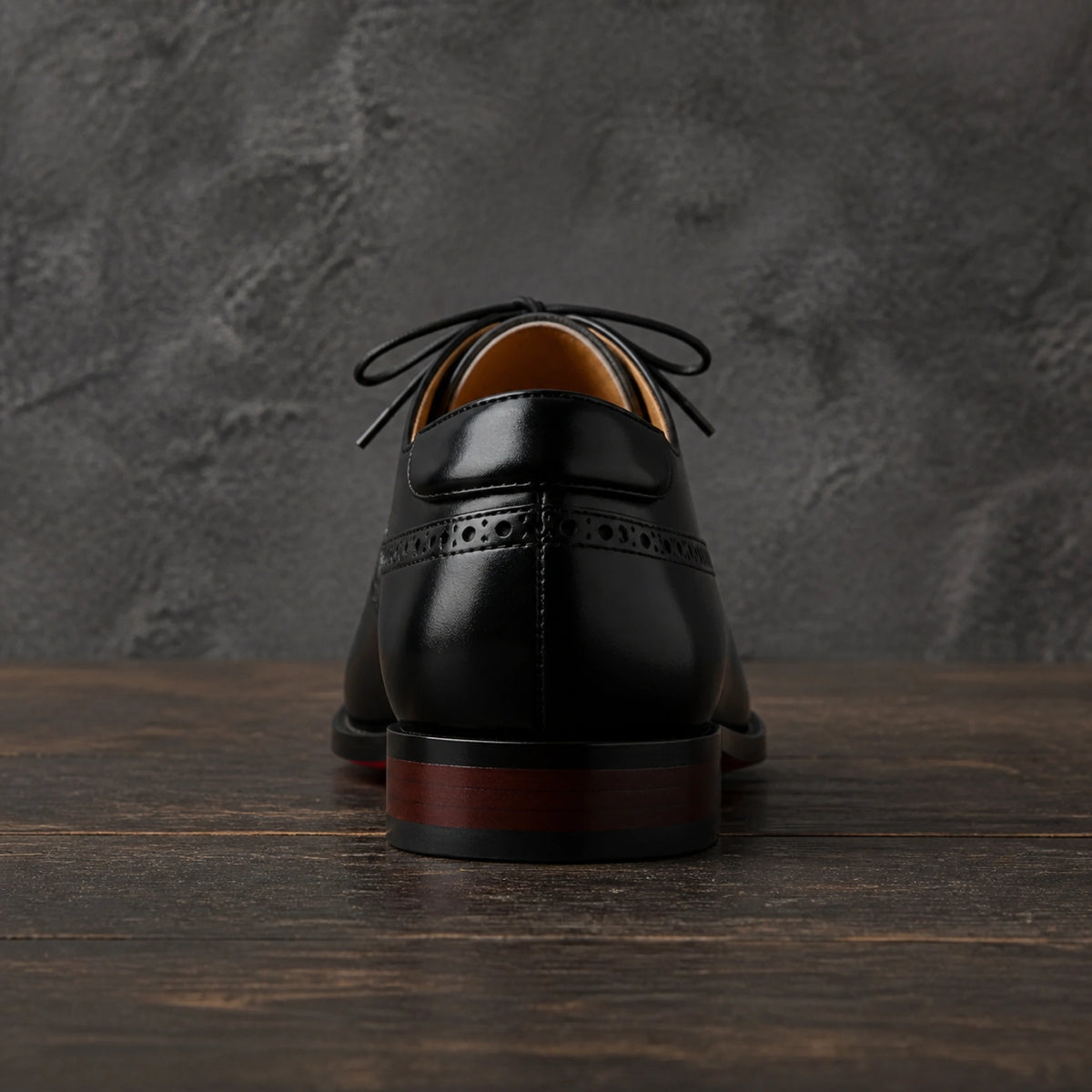 oxford shoes — Black Oxford shoe direct rear view — view 4